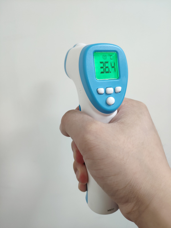 Noncontact forehead infrared thermometer CRY F01非接觸式紅外線探熱器 繆思創意