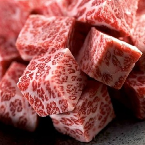 霜降牛肉其脂肪分布平均,油花细密,口感爽口嫩滑.