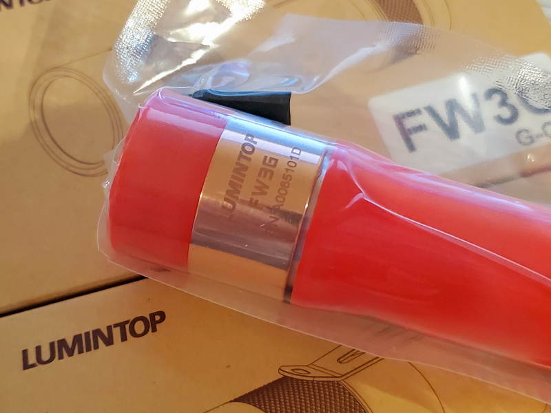 Lumintop FW3G 2800lm 螢光版 LED 電筒 附送原裝USB 18650