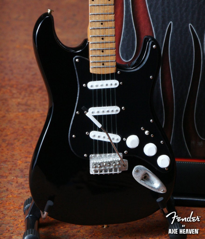 Axe Heaven  FS-009 Black Finish _ Black Pick Guard Fender™ Strat™ 迷你結他複製擺設