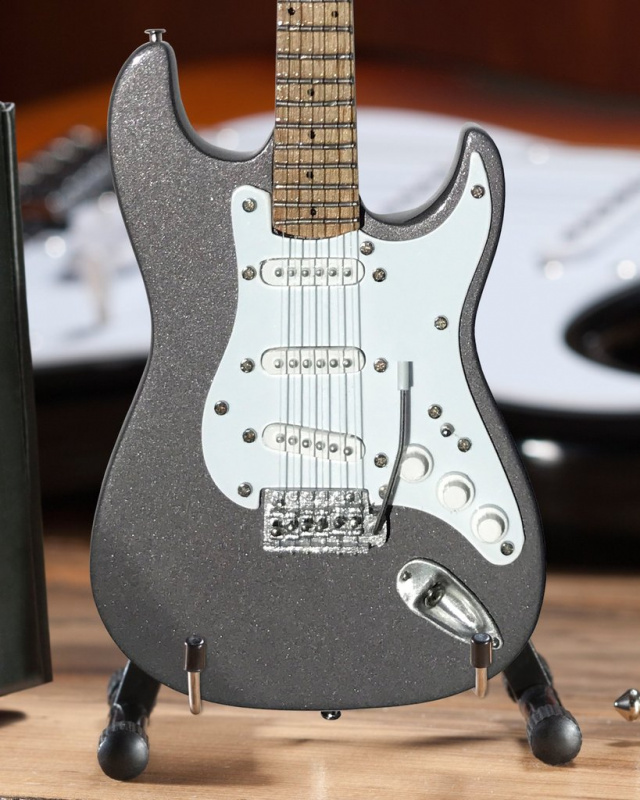 Axe Heaven FS-024 Fender™ Strat™ Eric's Signature 特色錫合金迷你結他複製擺設