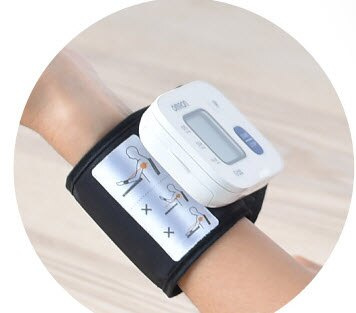 Omron HEM-6161 手腕式血壓計