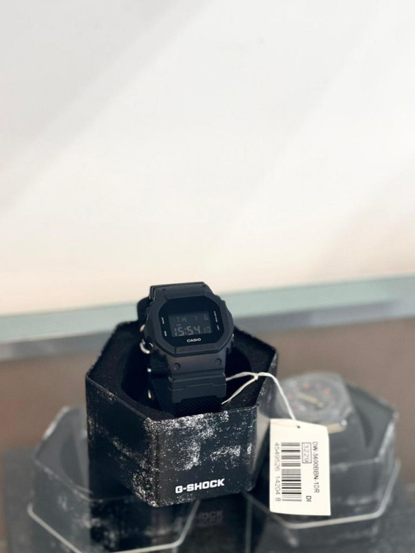 Casio G-Shock 手錶 [DW-5600BBN-1]