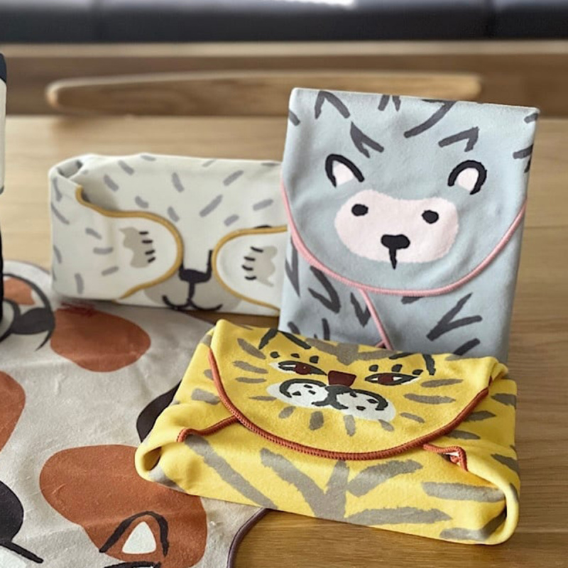 日本Bisque 粘十字 花斑貓 萬用包裹巾 (047)【市集世界 - 日本市集】