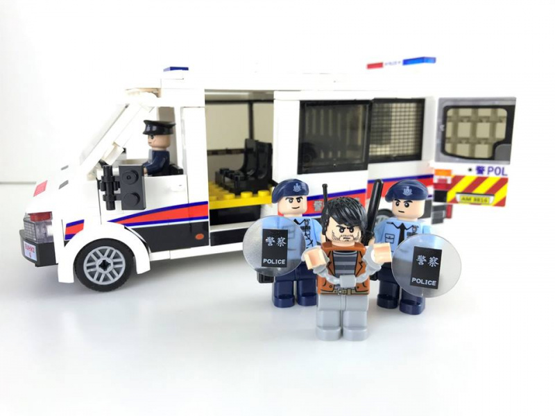小城故事 拼裝積木 香港警察衝鋒車RT06 (408塊)