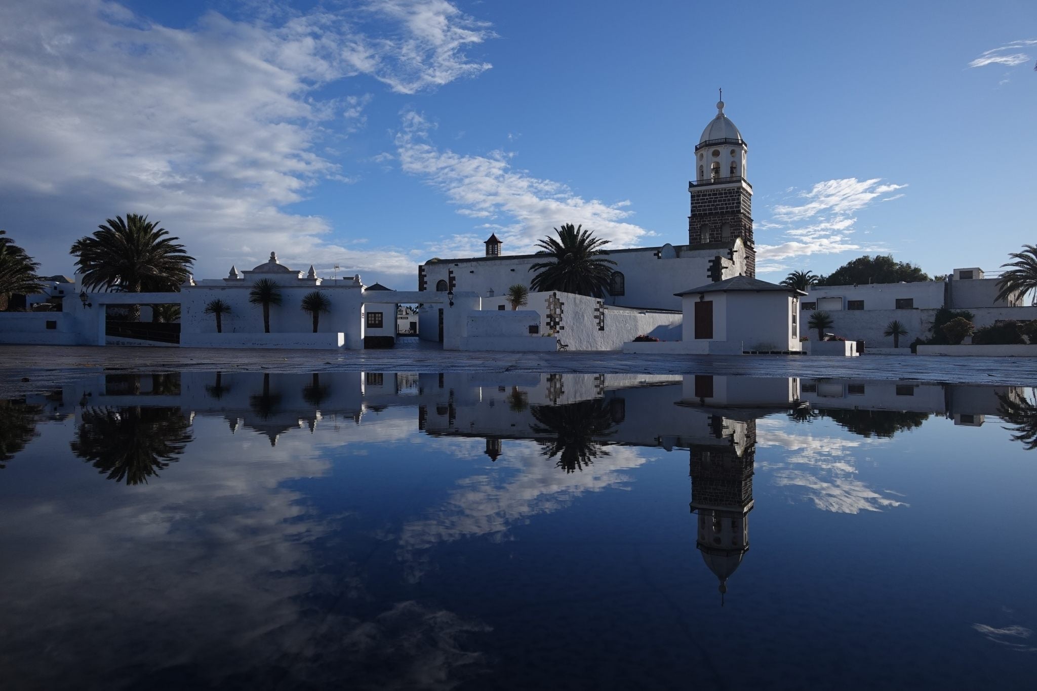 24mm的定焦广角镜用来拍摄风景相一流 (sony官方测试相片)