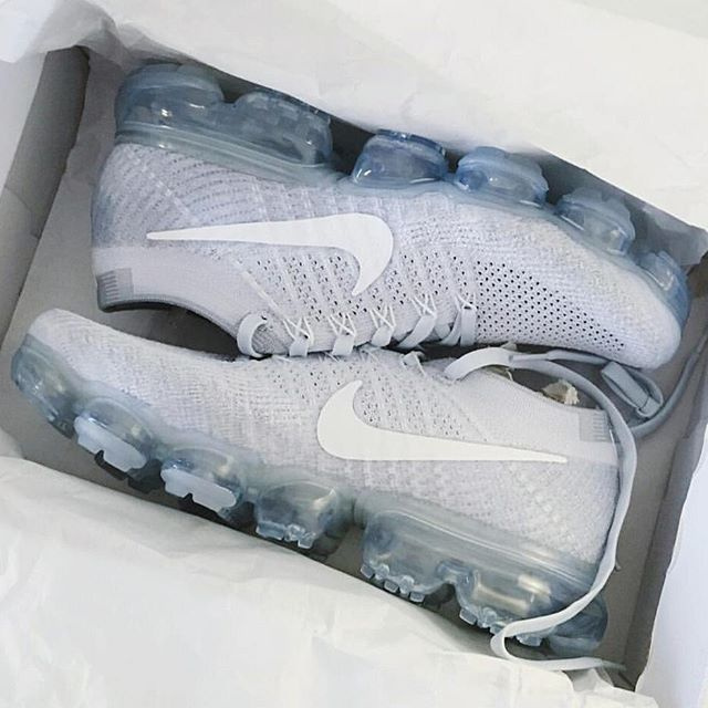 nike flyknit vapormax white