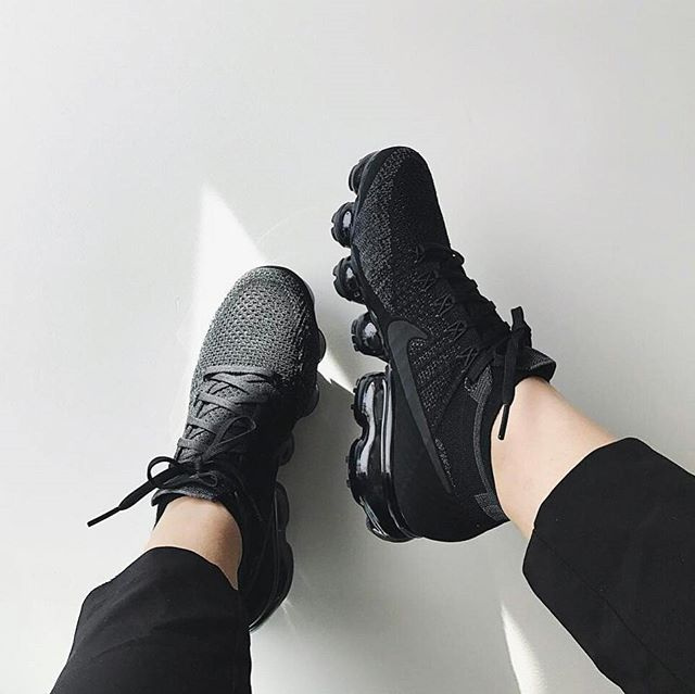 nike vapormax triple black price